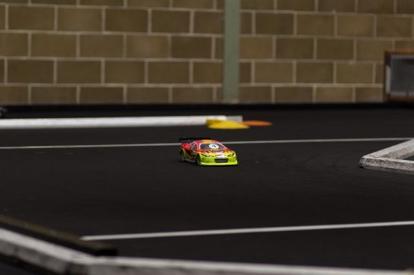 Touring car takes the chicane <span style='color:grey;'>(&copy; 2018 Morad Margoum)</span>