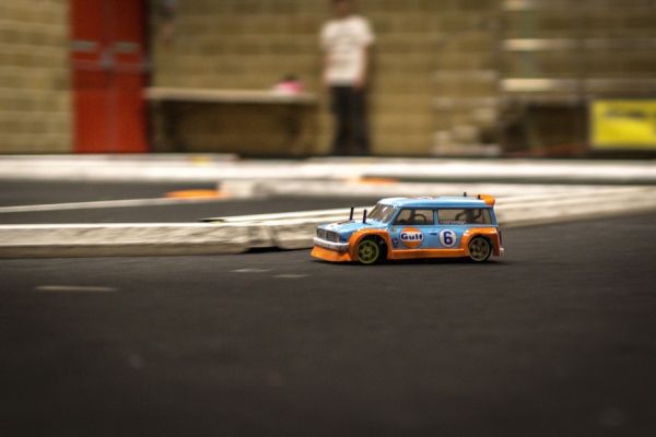 Mini takes the sweeper <span style='color:grey;'>(&copy; 2018 Morad Margoum)</span>